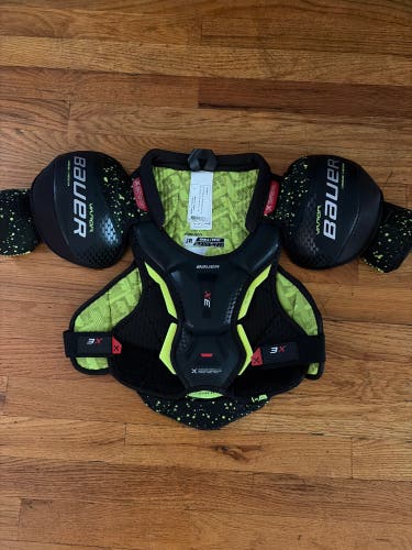 Men's Small Junior Bauer Vapor 3X Shoulder Pads (Used)