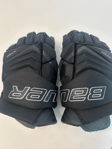 Bauer Vapor Black Flylite Senior Gloves 15" (Used)