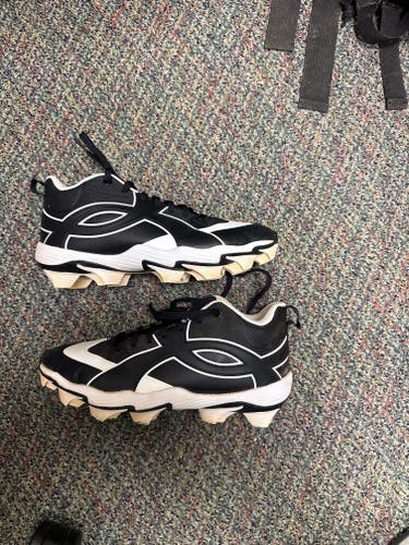 Black 6.5Y (Big Kids / Youth) Under Armour (Used)