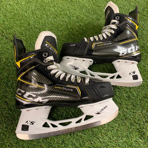 CCM Tacks Vector Hockey Skates | Size 6.5