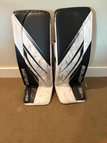Large 2023 Bauer Vapor X5 Pro Goalie Leg Pads (Used)