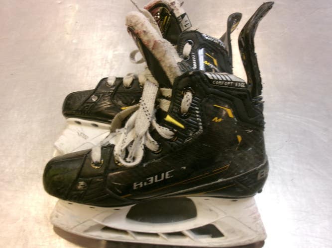 Used Bauer M5 PRO Junior Hockey Skate Junior 01.5 11339-S000205443