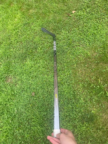 Senior Bauer Vapor Hyperlite Left Hand Hockey Stick P28 77 Flex Pro Stock (Used)