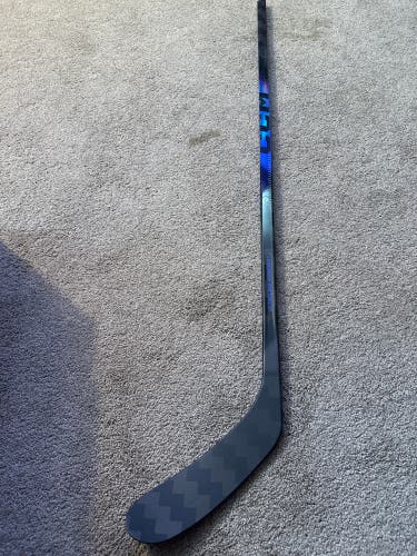 Junior CCM RibCor Trigger 10 Pro 40 flex Right Handed Hockey Stick P28+1/4 (New)