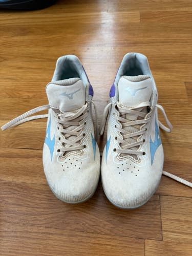 Mizuno Wave Finch Lightrevo Youth White and Blue Softball Cleats size 4.5 Y (Used)