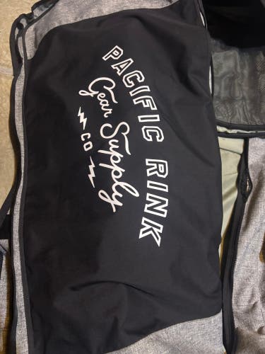 Goalie Bag (Used) pacific rink—-READ Broken Zipper