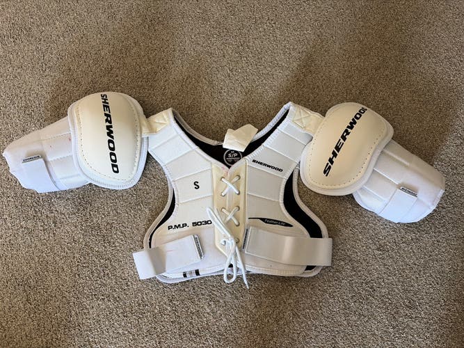 Men's Small Senior Sher-Wood 5030 Shoulder Pads (Used)