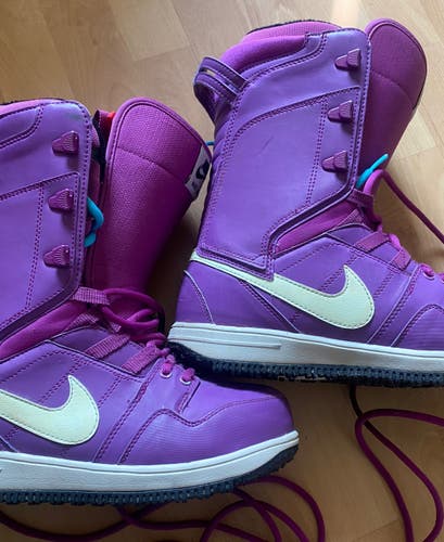 Women's Nike Vapen Snowboard Boots size 8.5(Used)