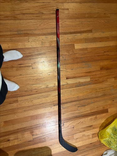 Senior Bauer Right Handed Hockey Stick P28 77 Flex (New)