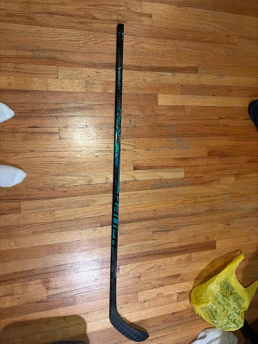 Senior Bauer Pulse Right Handed Hockey Stick P28 77 Flex (New)