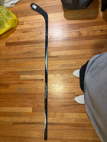 Senior Bauer Vapor Flylite Left Hand Hockey Stick P28 77 Flex (New)