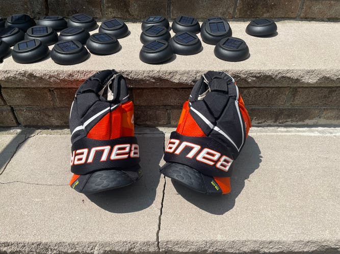 Bauer Vapor Hyperlite Gloves 15" (Used)