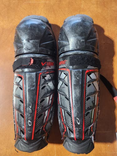 Junior CCM JetSpeed Vibe 12" Shin Pads (Used)