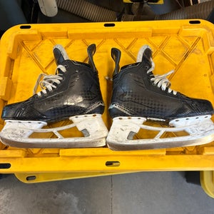 Black 2024 Bauer Supreme Shadow Hockey Skates Regular Width 8 (Used)