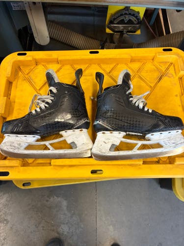 Black 2024 Bauer Supreme Shadow Hockey Skates Regular Width 8 (Used)