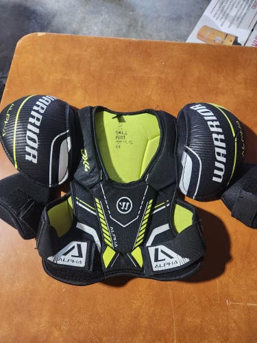 Small Youth Warrior Alpha DX Shoulder Pads (Used)