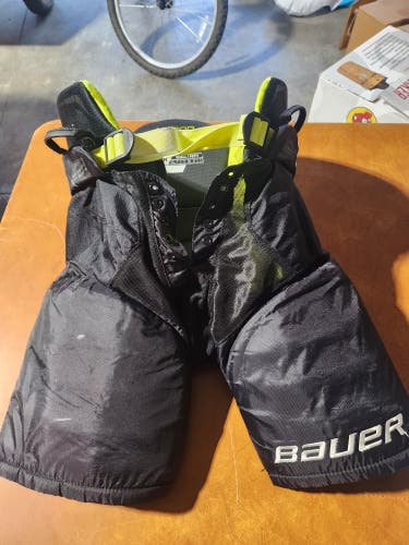 Junior Small Bauer Vapor Hockey Pants (Used)