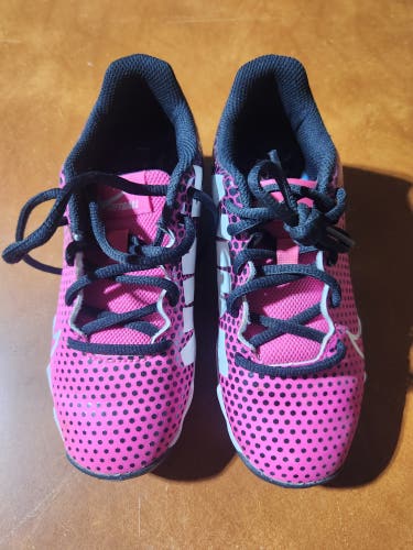 Pink Kid's 1Y (Big Kids / Youth) Nike Low Top Molded Cleats (Used)