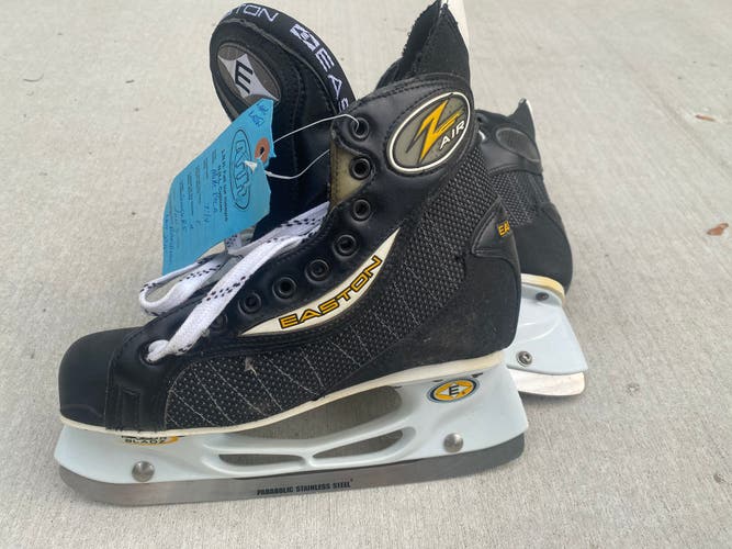 Black 2000 Easton Hockey Skates Wide Width Pro Stock 7 (New)