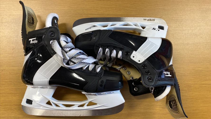 Black 2024 CCM Tacks 652 Hockey Skates Regular Width 8 (New)