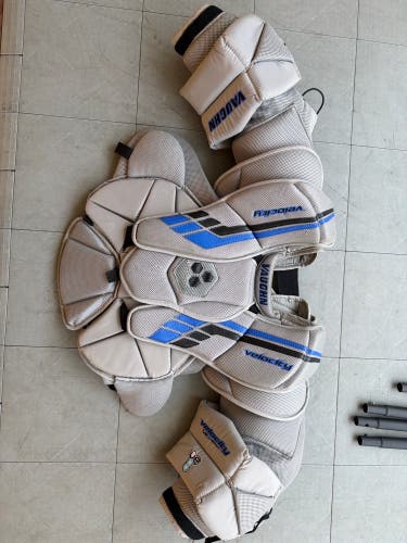 Medium Vaughn Velocity VE8 XFP Goalie Chest Protector (Used)