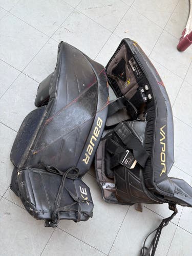 Medium Bauer Vapor 3X Goalie Leg Pads (Used)