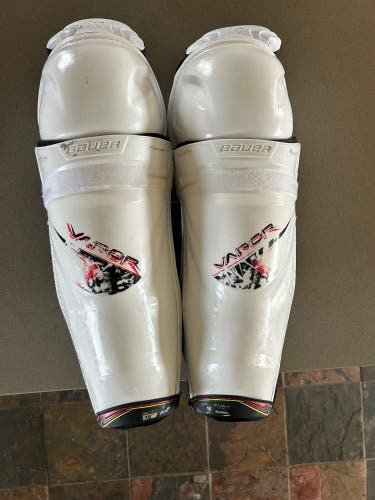 Senior Bauer Vapor Flypro 15" Shin Pads (Used)