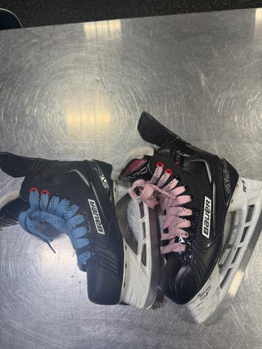 Bauer Vapor X3.5 Hockey Skates Size 2 (Used)