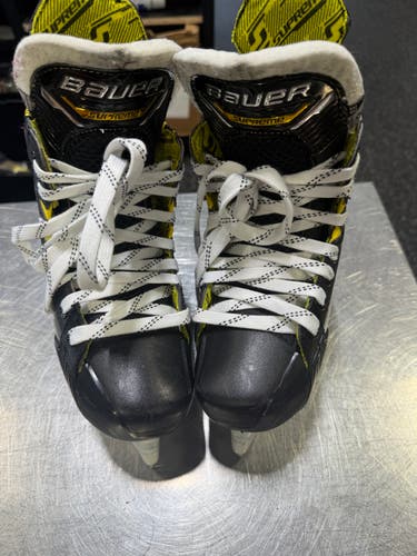 Bauer Supreme M4 Hockey Skates Size 2 (Used)