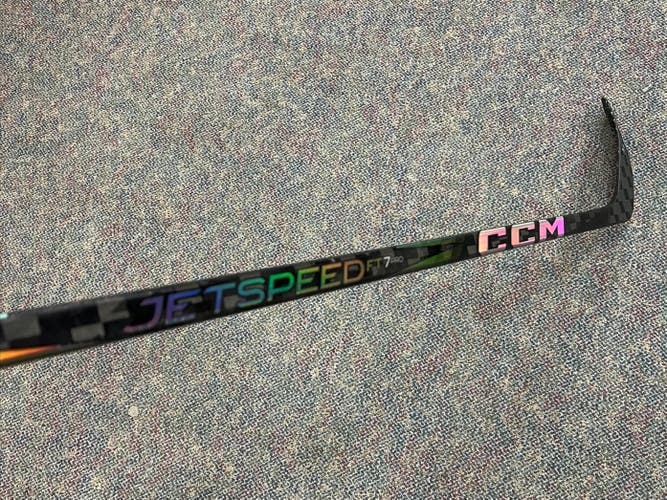 Junior CCM JetSpeed FT7 Pro Hockey Stick | RH P28