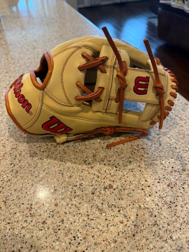Wilson A2000 RH Infield Baseball Glove 11.75"