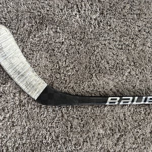 Junior Bauer Vapor Hyperlite 2 Right Handed Hockey Stick P29 50 Flex (Used)