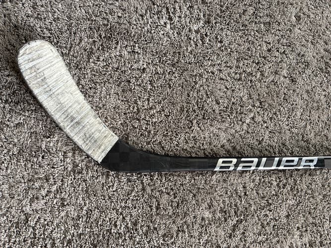 Junior Bauer Vapor Hyperlite 2 Right Handed Hockey Stick P29 50 Flex (Used)