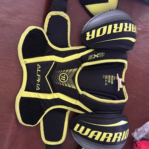 Medium Junior Warrior Alpha QX5 Shoulder Pads (Used)