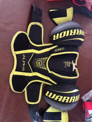 Medium Junior Warrior Alpha QX5 Shoulder Pads (Used)