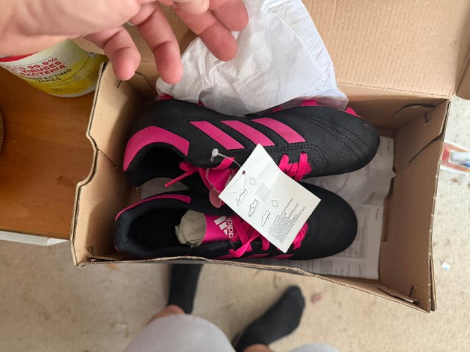 Pink Kids 2.5Y (Big Kids / Youth) Adidas Cleats (New)