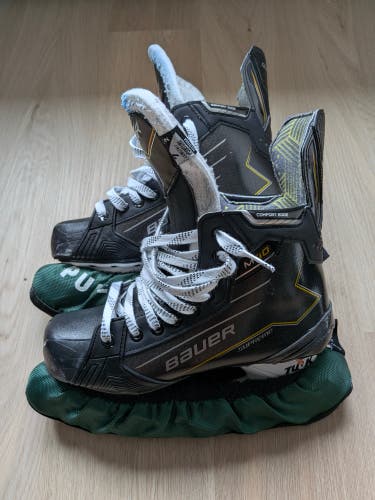 Bauer Supreme M40 Hockey Skates Regular Width 7 (Used)