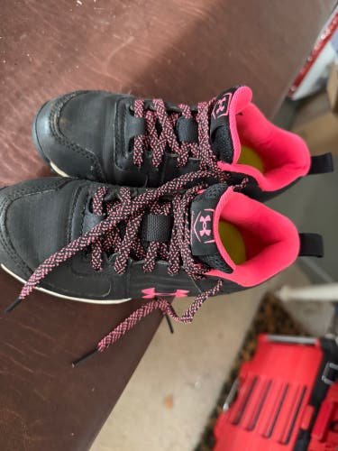 Pink Women's 1Y (Big Kids / Youth) Youth Under Armour Cleats (Used)