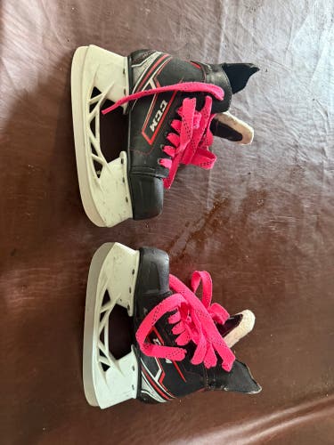 2017 CCM JetSpeed FT340 Hockey Skates Regular Width Size 1 (Used)
