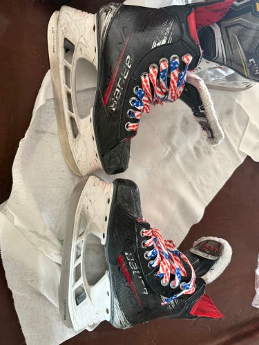 2023 Bauer Vapor X4 Hockey Skates Regular Width Size 4 (Used)