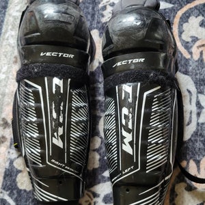 Junior CCM Vector 11" Shin Pads (Used)