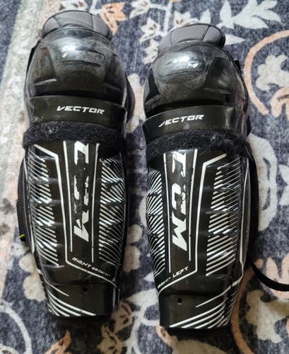 Junior CCM Vector 11" Shin Pads (Used)