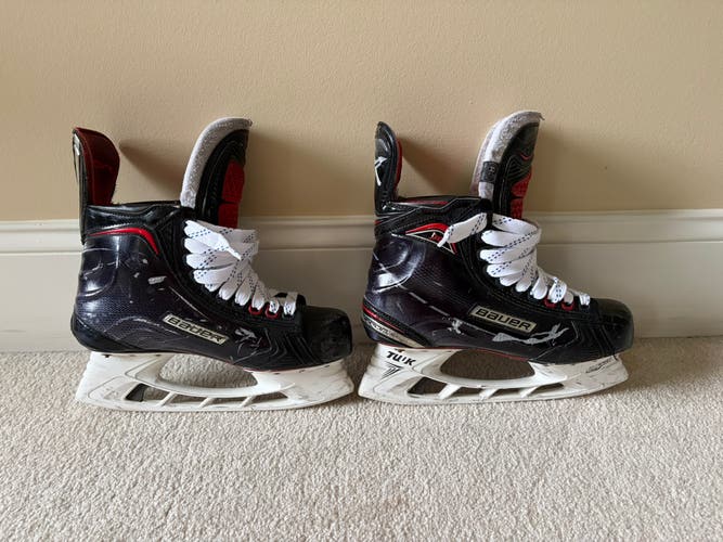 2017 Bauer Vapor 1X Hockey Skates Regular Width 8.5 (Used)
