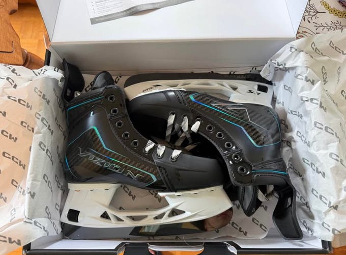 CCM Vizion Hockey Skates Size 5 (Used)