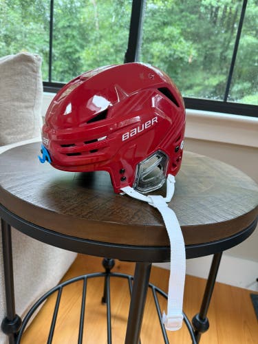 Medium Bauer Re-Akt 90 Helmet (New)