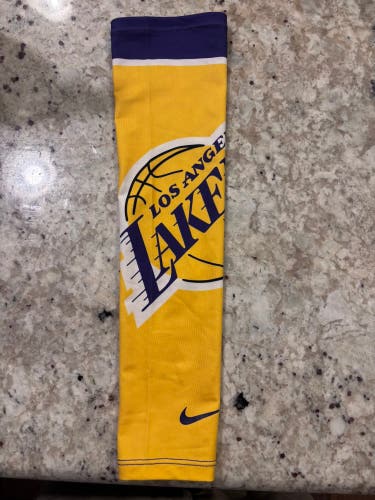 Nike NBA Los Angeles Lakers Elite Shooter Arm Sleeve Youth sz L/XL (Used)