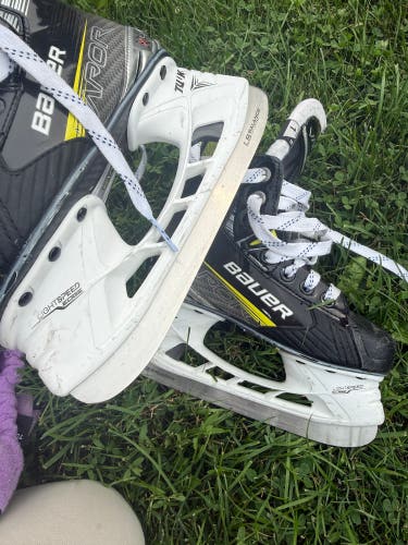2023 Bauer Vapor X4 Hockey Skates Size 1 (Used)