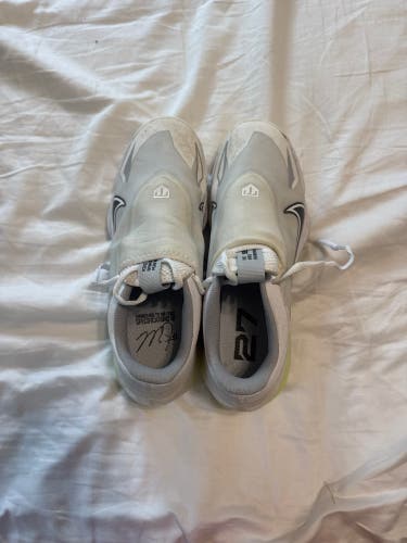 White Men's Size M 8.0 (W 9.0) Nike Trout Low Top Metal (Used)