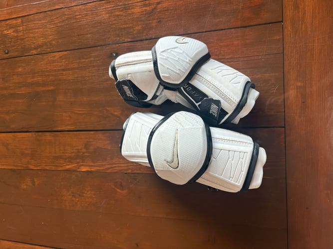Medium Youth Nike Vapor Elite Arm Pads (Used)