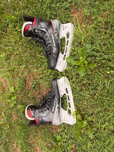 Black 2021 Bauer Vapor 3X Hockey Skates Regular Width 9.5 (Used)